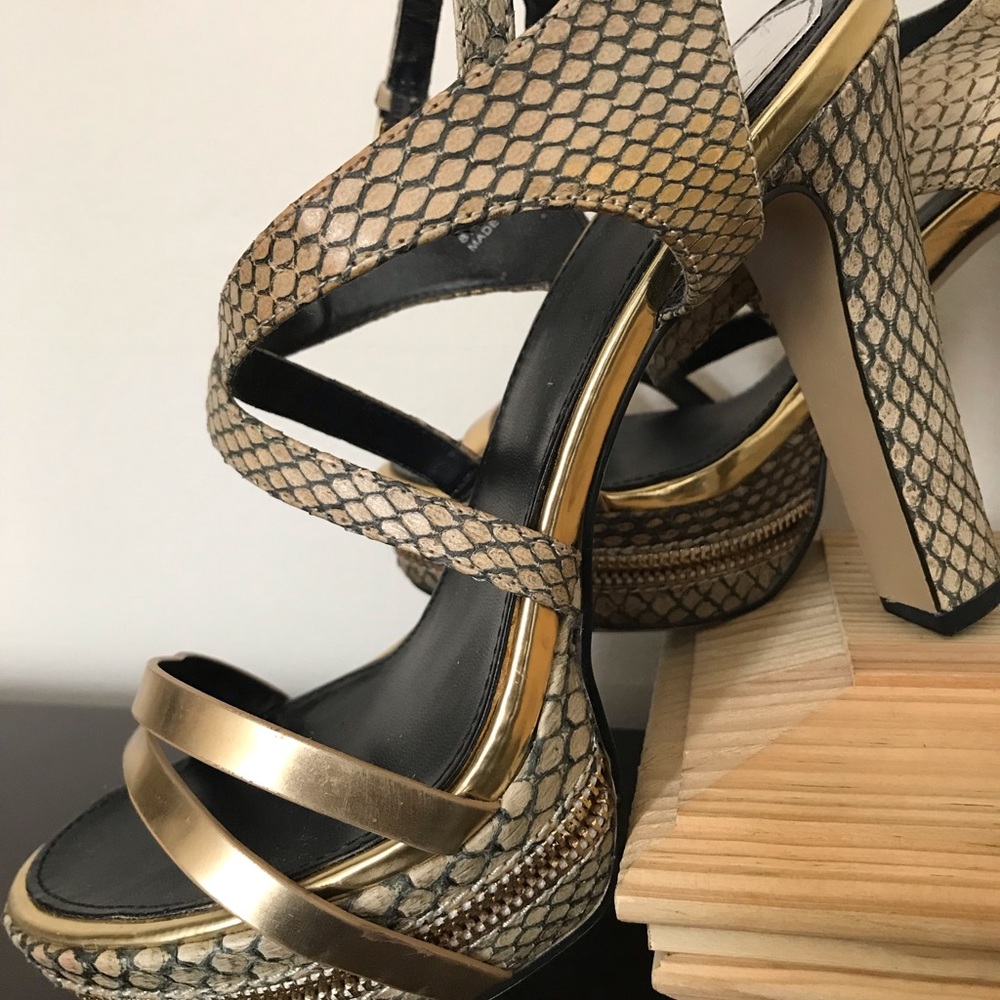 Green & gold snake scrappy sandal!